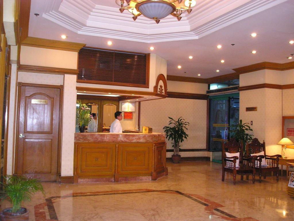 Citadel Inn Makati Makati City Exteriör bild
